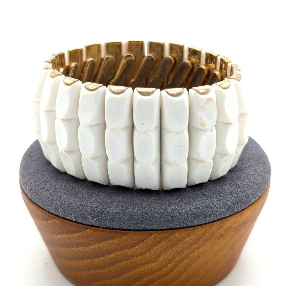 Vintage 1960s Unmarked Monet Cream Textured Acrylic Accordion Stretch Bracelet